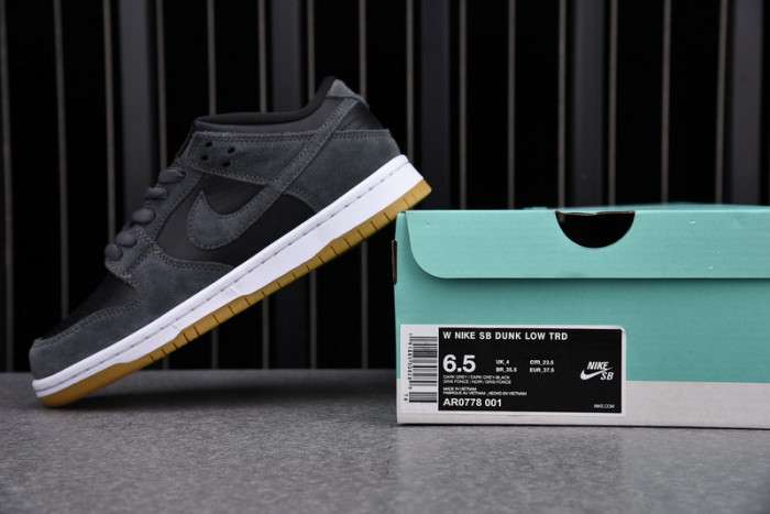 nike sb dunk low dark grey black gum - ar0778-001