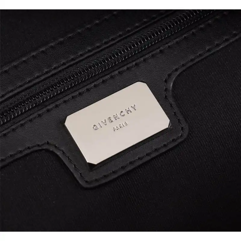 Givenchy Bags 1910GIV0040