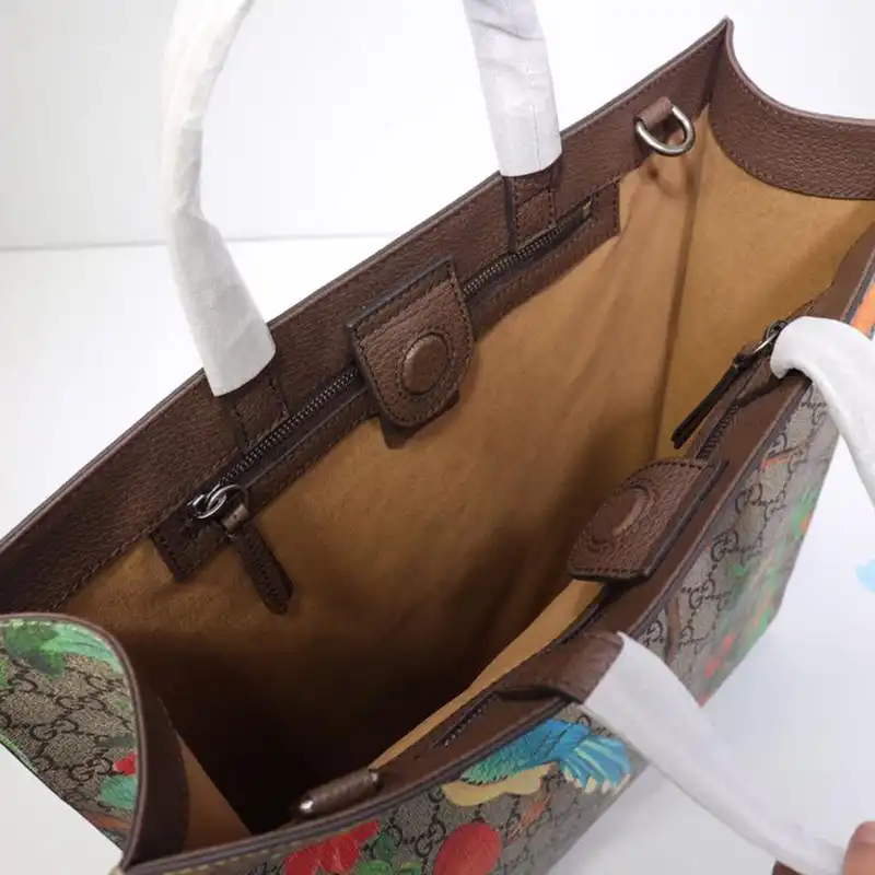 G*u*i tote bags 19gm0009