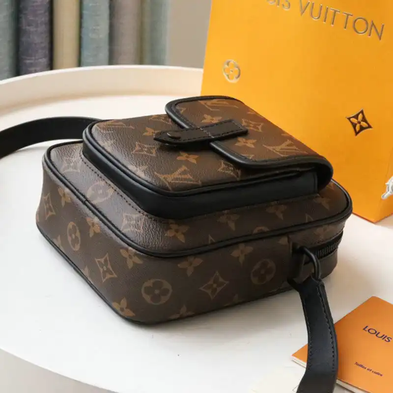 LV Bags 2106DJ0033