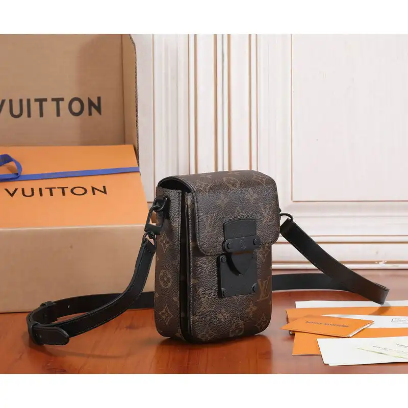 LV Bag 2207YA0004