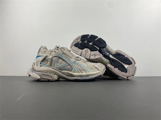 Balenciaga  772774-W3RNY- Snug 4301