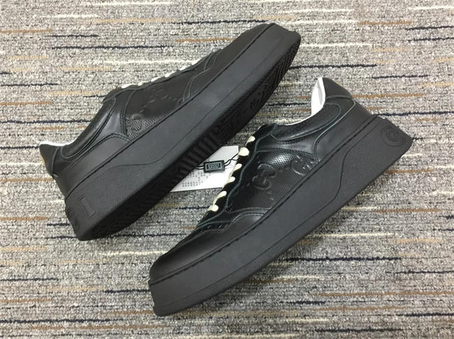 G*u*i low top sneaker snug 553