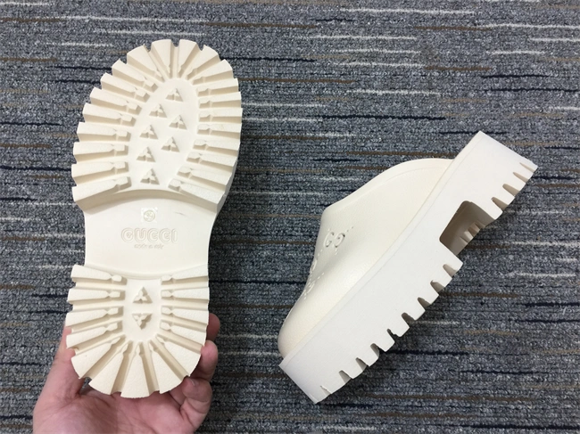 freshlook G*u*i slide 402