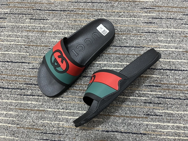 G*u*i slide casual 419