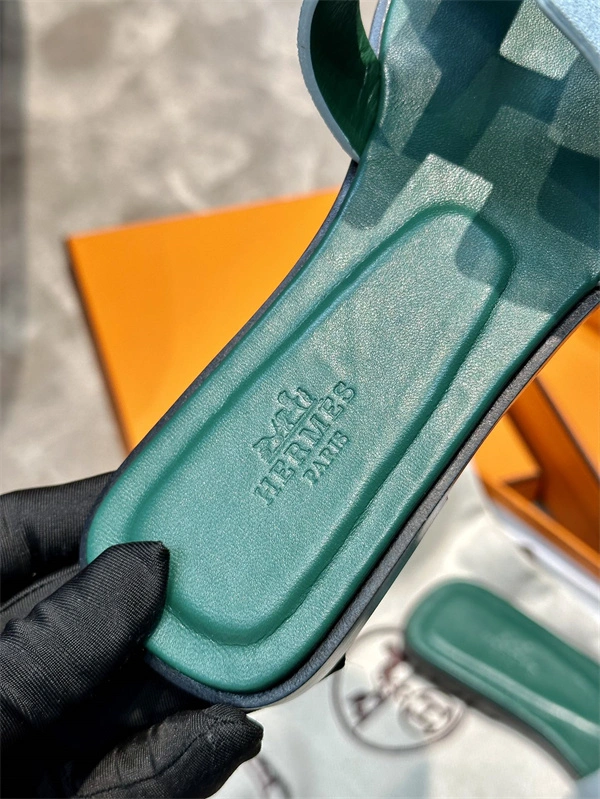 Unique H Slipper 2387