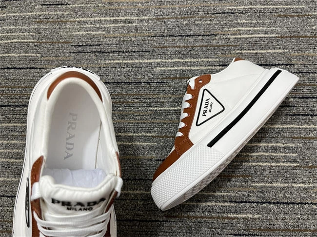 Prada Leather Sneaker Classic 3319