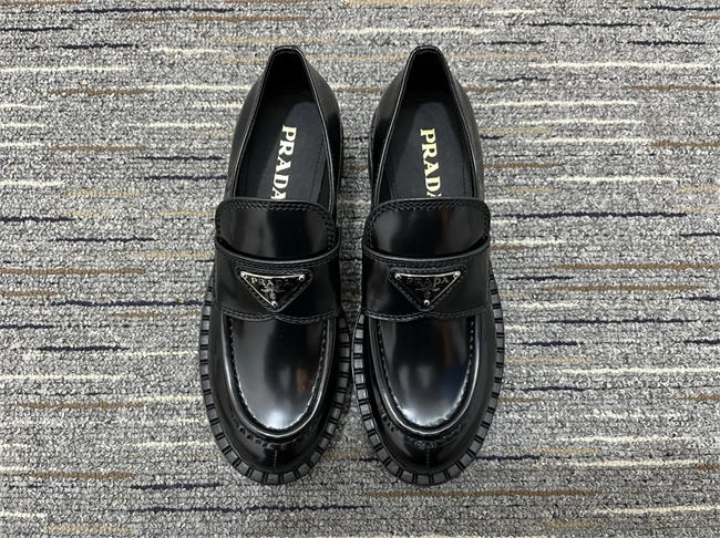 Breathable Prada Loafer Women 3340